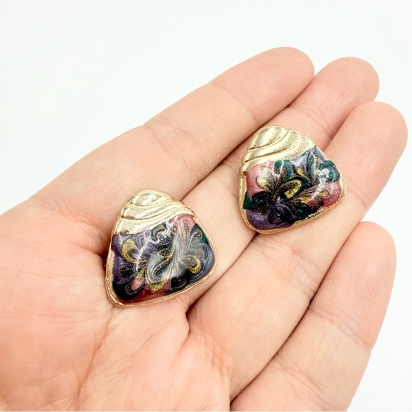 Vintage Gold Tone Floral Enamel
Clip On Triangle Earrings Made in USA - Picture 1 of 7